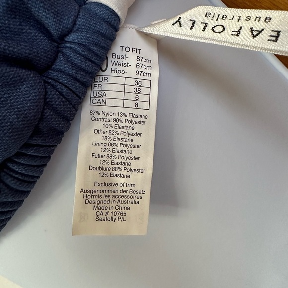 NWT. Women’s triangle halter top bikini. Size 6. - Picture 4 of 7